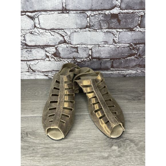 MUNRO Abby GOLD Shimmer Leather Ankle Strap Perforated Peep Toe Sandals Women 11 - Picture 14 of 16